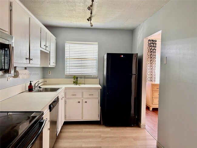 Photo - 2761 Taft St Unit 304