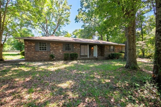 Building Photo - Country Living at Its Best! Renovated 3BR Home on Over an Acre with Sunroom, Fireplace & Room to ...