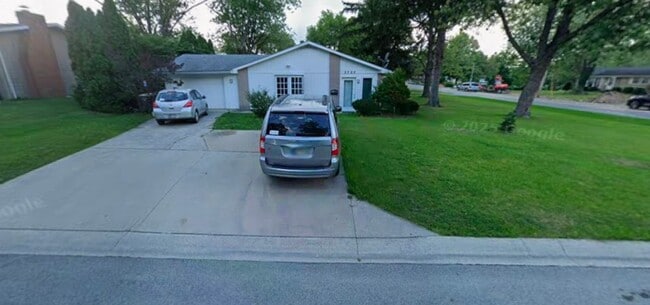 Building Photo - 3725 Chancellor Dr