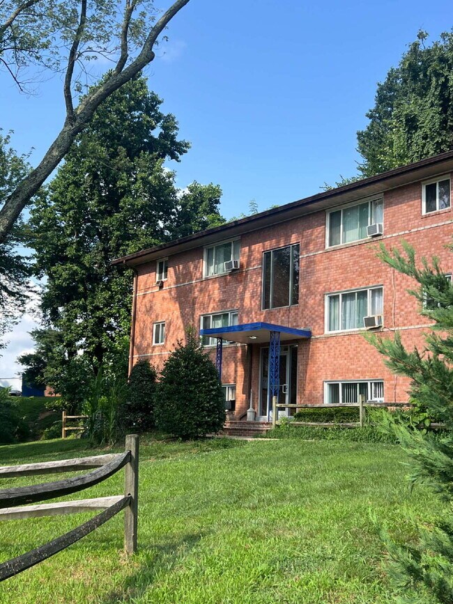 Building Photo - Charming 1 Bedroom Apartment in Woodbridge... Unit Apartment 102