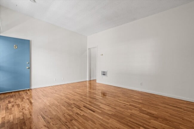 Photo - 1646 Berkeley St Unit 5