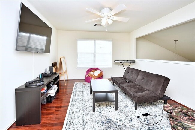 Photo - 7215 Ravenswood