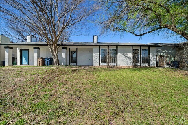 Building Photo - 4900 E Stassney Ln Unit 4900 E Stassney Ln  B Rental