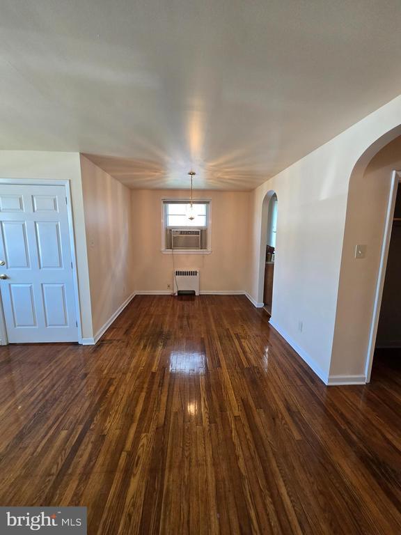 Photo - 162 W Cheltenham Ave