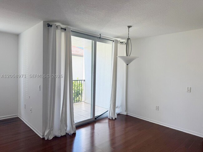 401 Villa Cir Unit 401