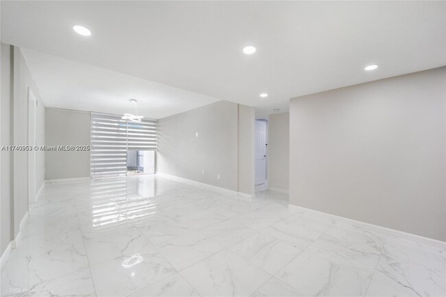 Building Photo - 10000 NW 80th Ct Unit 2101 Rental
