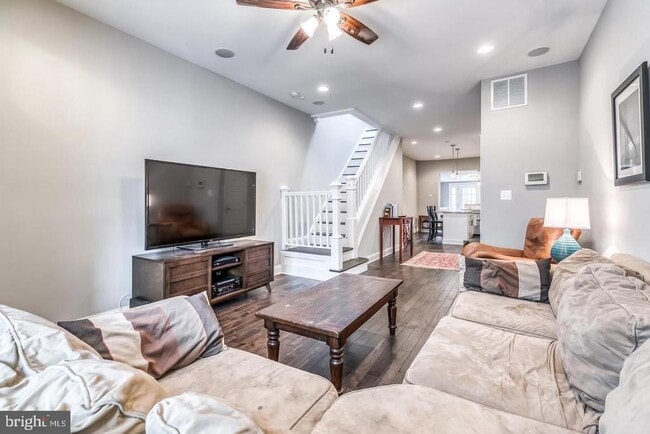 Photo - 3611 Hudson St