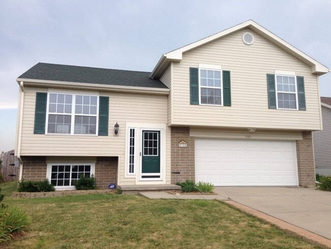 Building Photo - Gorgeous 3 Bedroom, 2 Bathroom Home minutes from Offutt Air Base