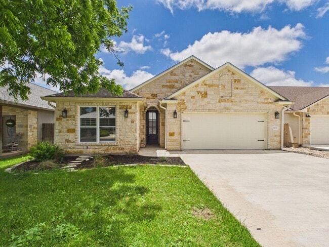 Photo - Modern Comfort: 3 Bed, 2 Bath with Garage & Large Pantry