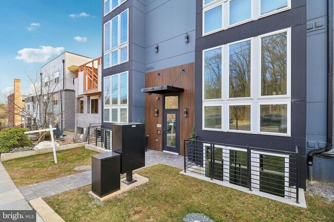 Building Photo - 2213 M St NE Unit 4 Rental
