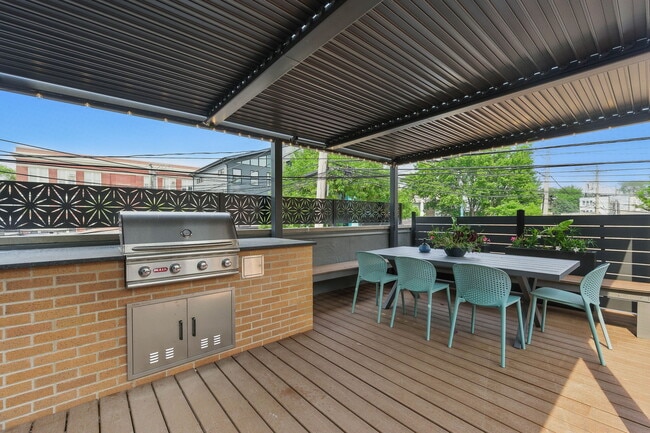 943 N Leavitt