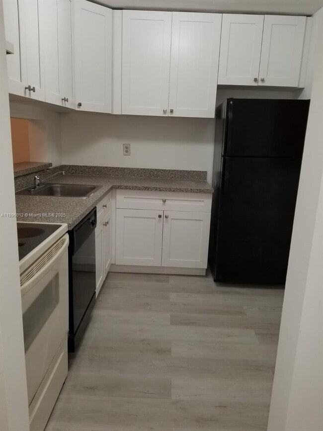 Photo - 8615 NW 8th St Unidad 204