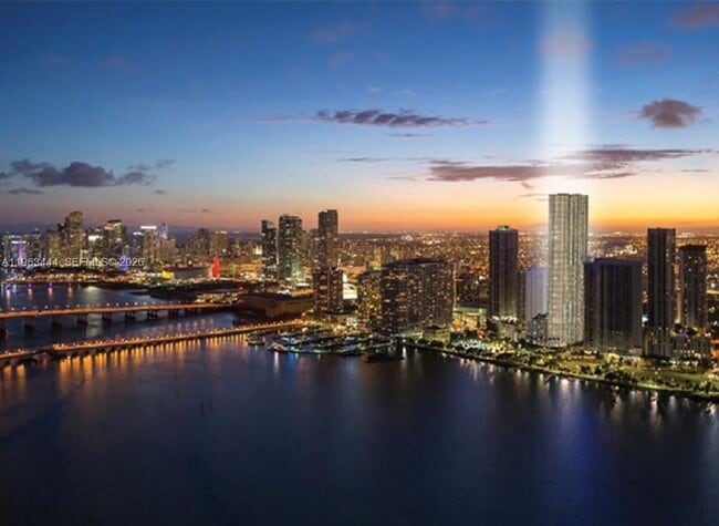 Building Photo - 488 NE 18th St Unit 811