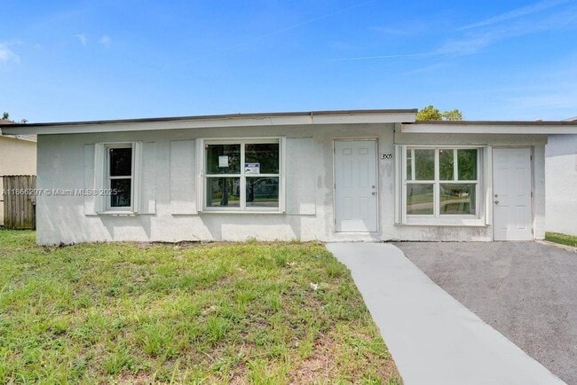 Building Photo - 3505 SW 12th Ct Rental