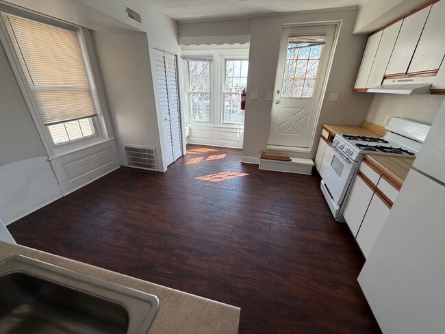 Photo - 566 Stanbridge St