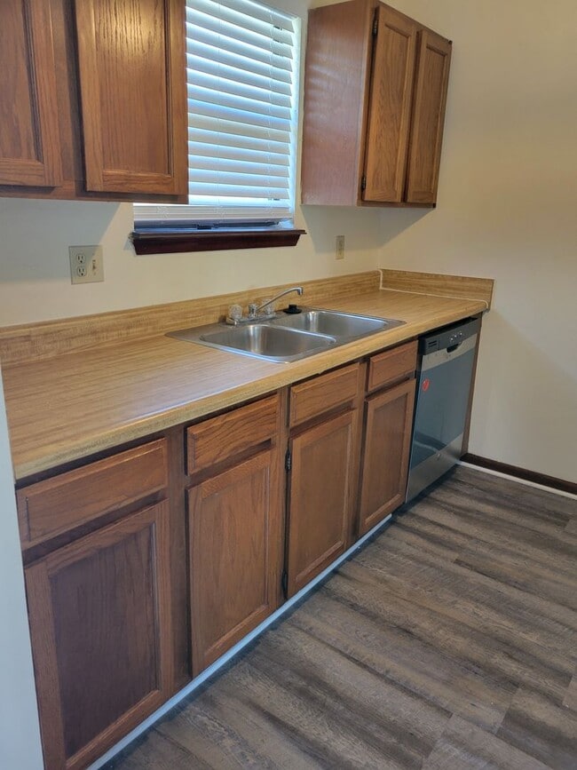 Photo - $1150 - 2/2 - Jefferson Square has received a new fresh look.