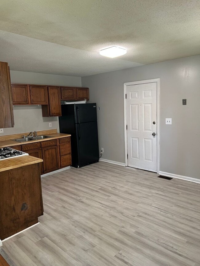 Photo - Welcome to this charming 3 bedroom, 2 bathroom home located in Spartanburg, SC.