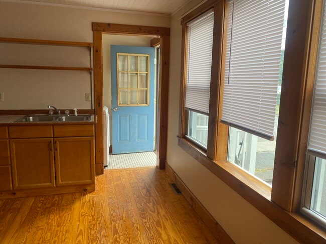 Building Photo - 106 Everett St Unit 106 Everett