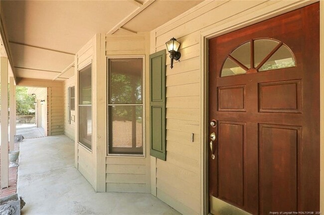 Photo - 709 Essex Ct