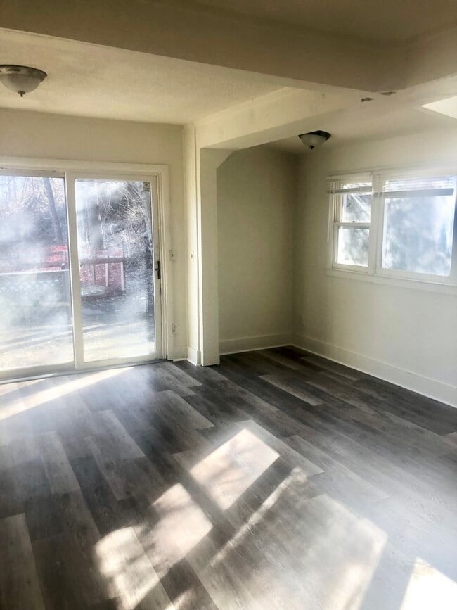 Photo - Updated Seymour Unit for Rent