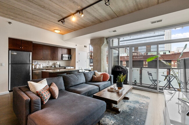 Photo - 630 N Franklin St Unit 709