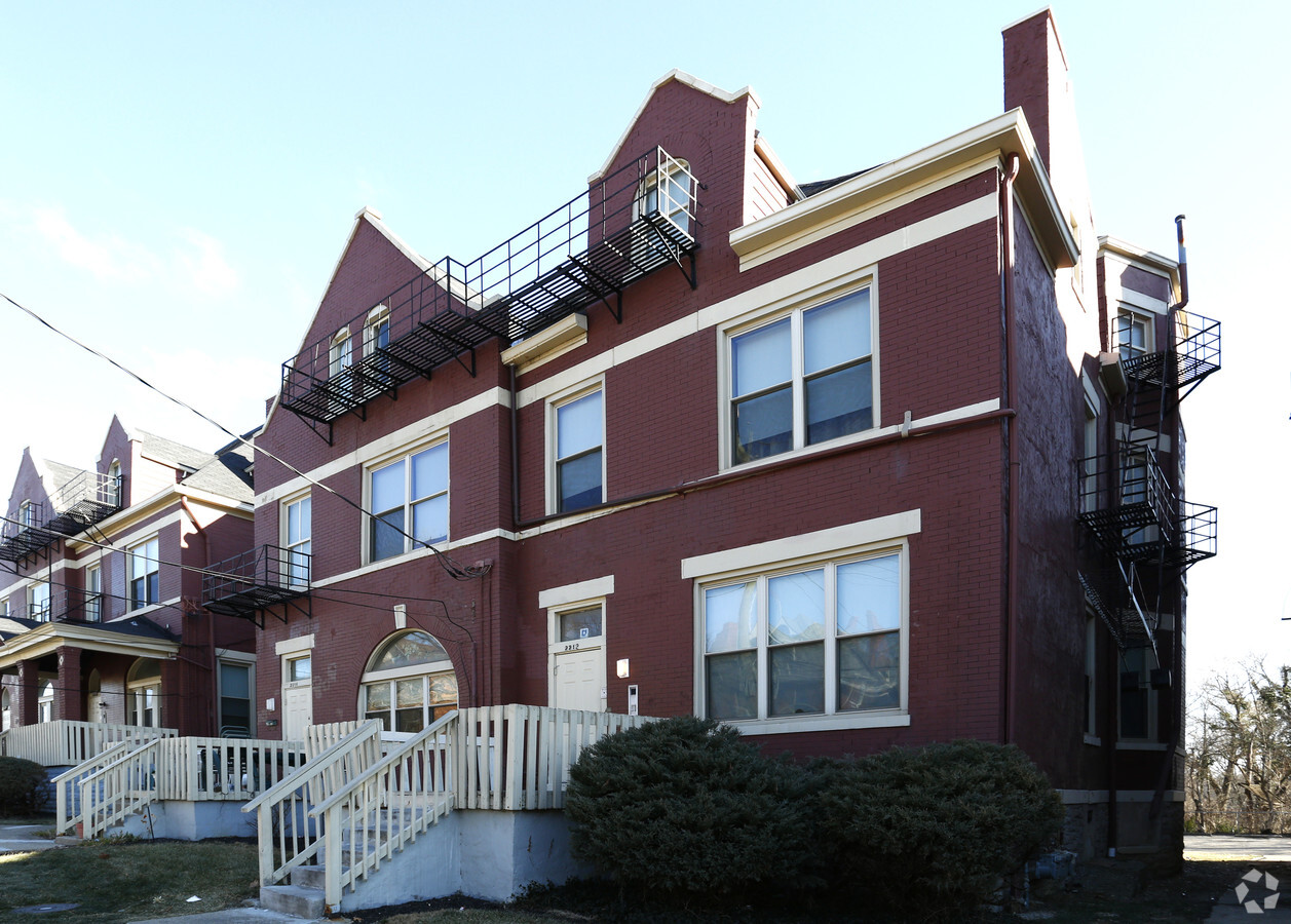 Photo - Fulton Chateau Apartments