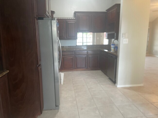 Kitchen - 3917 Orchid Ave