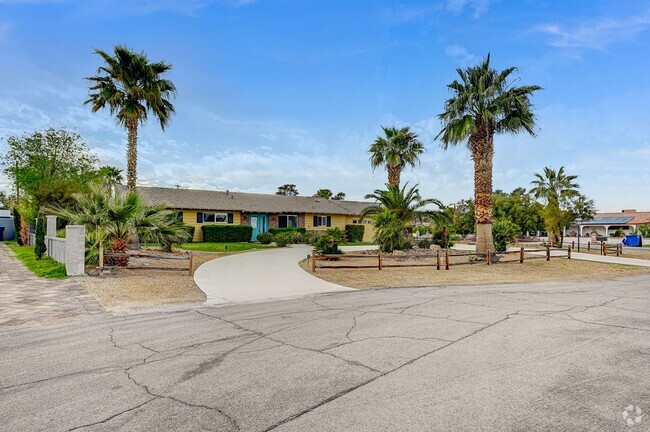 Building Photo - Stunning Vintage Vegas Pool Home on almost...