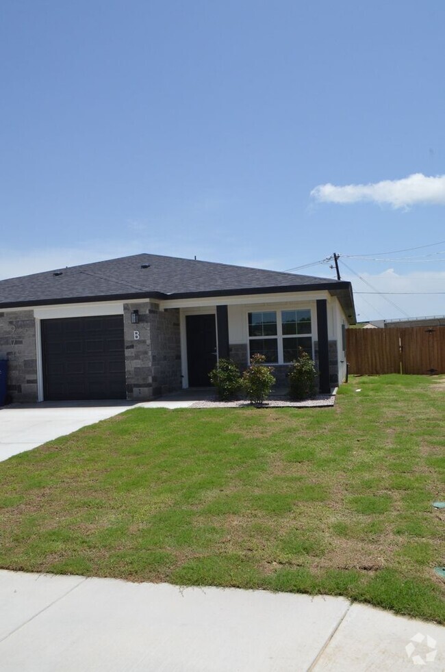 Building Photo - 971 Cline Dr Rental