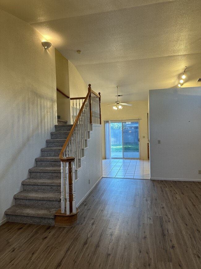 Photo - 1003 Kate Linde Cir