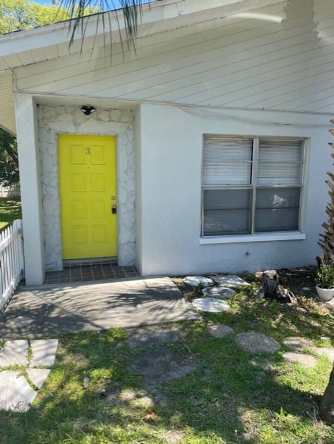Building Photo - 419 Pineapple St Unit 3