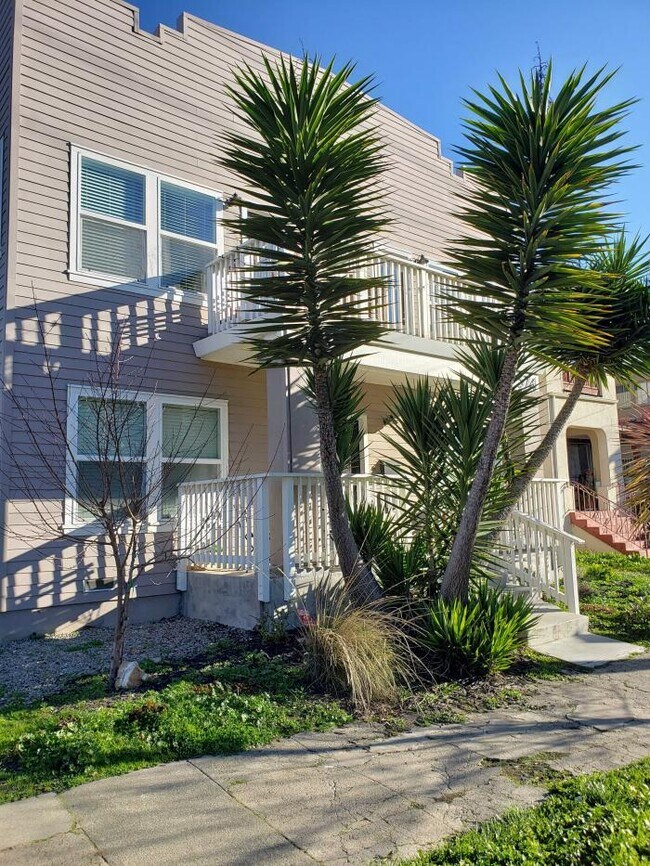 2 bedroom in Oakland CA 94609 - 2 bedroom in Oakland CA 94609 Apartment Unit 4