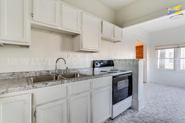 Photo - 339 N Holyoke Pl