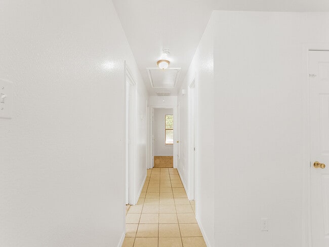 Photo - 315 Isbell Rd