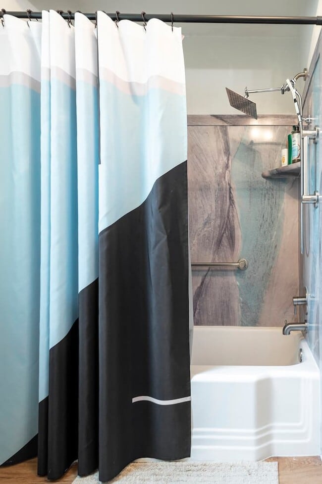 Photo - 528 University Ave