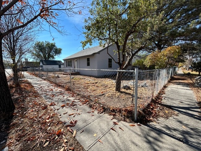 Photo - 120 N 9th St W
