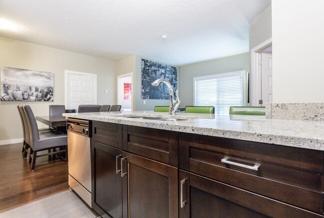 Photo - 1238-1238 Windermere Way SW