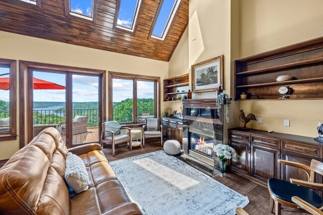 8400 Silver View Ln