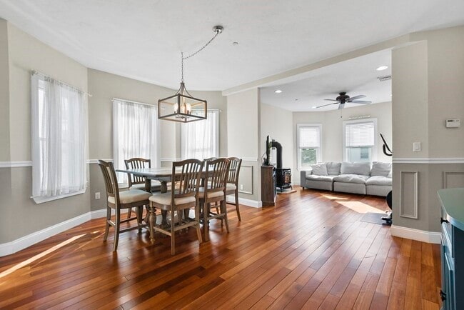 Building Photo - 36 Trident Ave Unit B