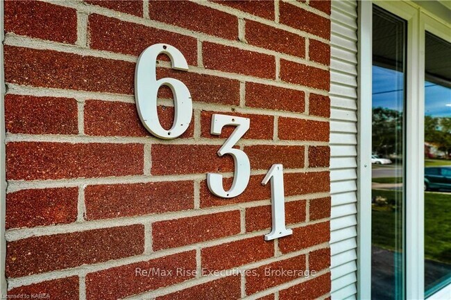 Photo - 3-Bed Main Floor | $2599 ALL-INCLUSIVE | 1 Month Rent Free! Unit 1