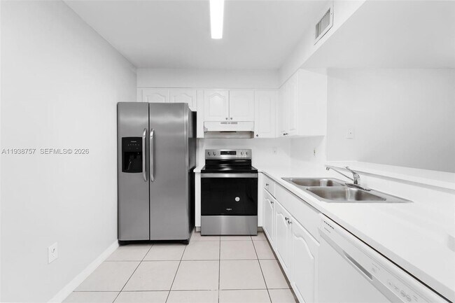 Photo - 2642 Collins Ave Unit 309