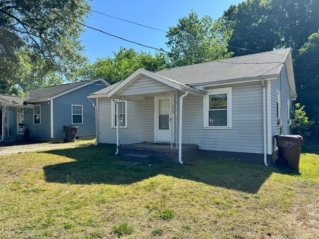 Building Photo - 2 Bedroom, 1 Bathroom House in High Point!