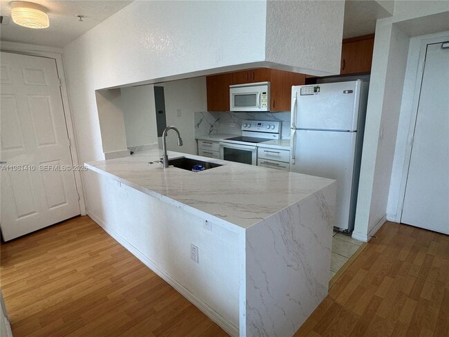 Building Photo - 816 NW 11th St Unit 1108