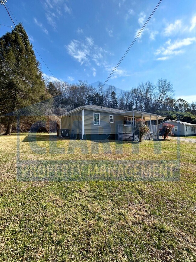 Photo - 901 Westover Dr SW