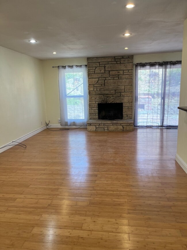 2592 Santa Barbara Dr