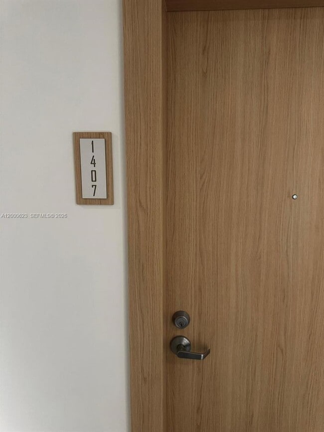 Building Photo - 90 SW 3rd St Unit 1407