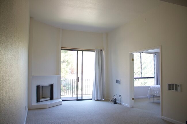 High ceilings, new carpet and paint - 514 Seaver Dr Condo Unit 514
