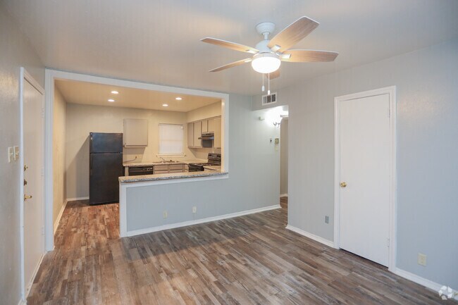 2BR, 1BA - 924SF - Upgraded
