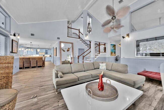 Photo - 1074 NE Little River Dr