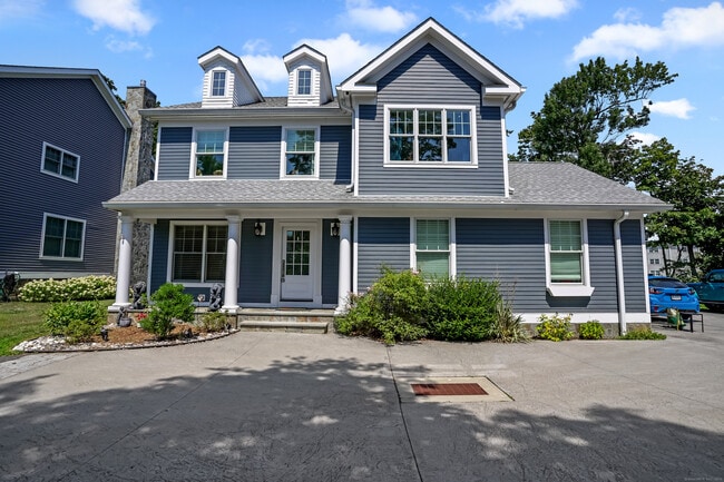 Photo - 328 Brewster St